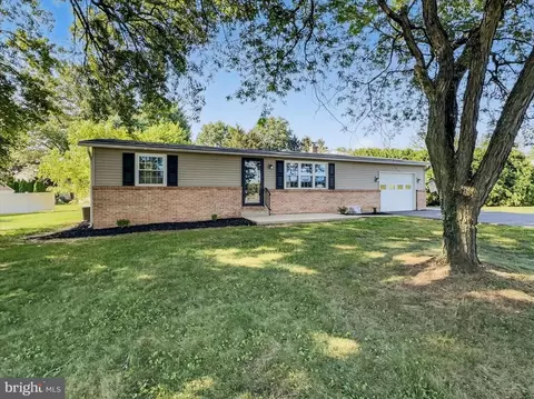 Exterior - 1006 Stellar Dr, Mount Joy, PA 17552 photo 2 of 6
