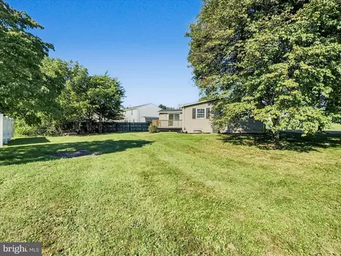 Exterior - 1006 Stellar Dr, Mount Joy, PA 17552 photo 5 of 6