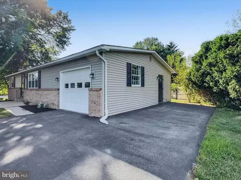 Exterior - 1006 Stellar Dr, Mount Joy, PA 17552 photo 6 of 6