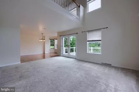 Living - 1047 Kent Gdn, Lititz, PA 17543 photo 4 of 9