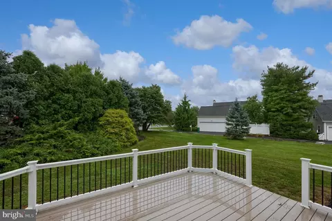 Exterior - 1047 Kent Gdn, Lititz, PA 17543 photo 5 of 8