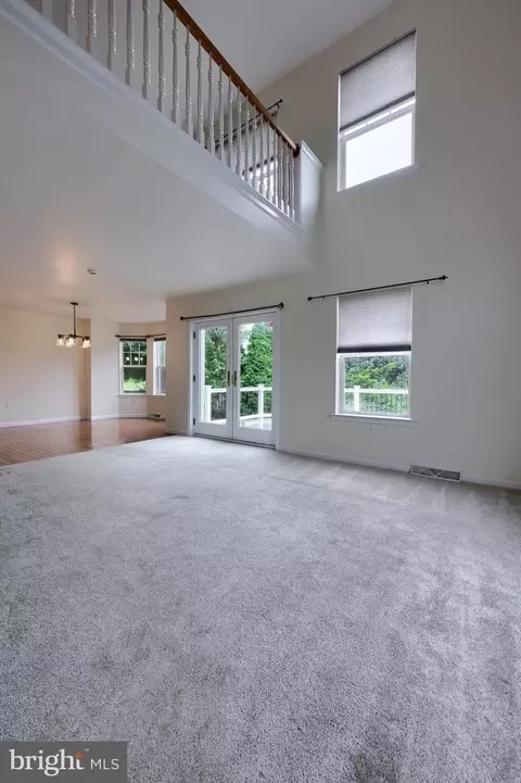 Living - 1047 Kent Gdn, Lititz, PA 17543 photo 2 of 9