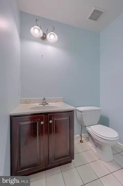 Bath - 1047 Kent Gdn, Lititz, PA 17543 photo 5 of 5