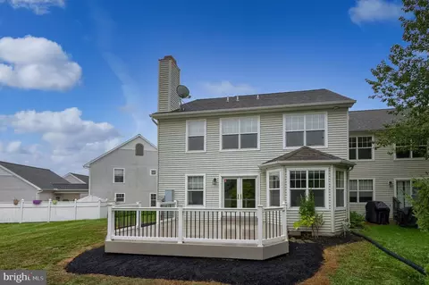 Exterior - 1047 Kent Gdn, Lititz, PA 17543 photo 7 of 8