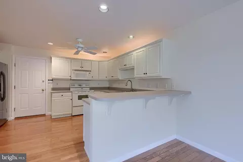 Kitchen - 1047 Kent Gdn, Lititz, PA 17543 photo 2 of 2