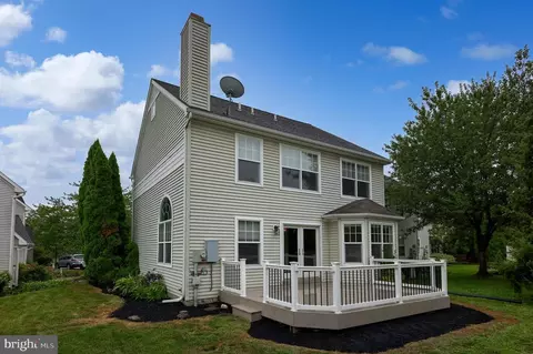 Exterior - 1047 Kent Gdn, Lititz, PA 17543 photo 6 of 8