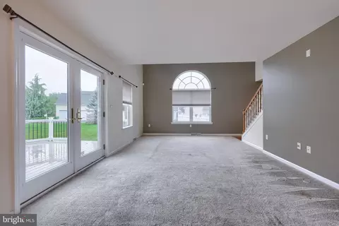 Living - 1047 Kent Gdn, Lititz, PA 17543 photo 5 of 9