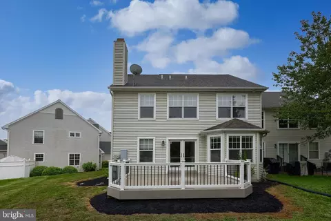 Exterior - 1047 Kent Gdn, Lititz, PA 17543 photo 4 of 8