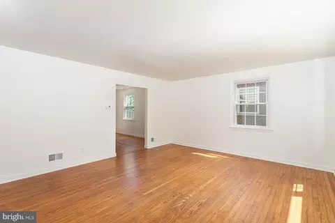 Living - 421 Laurel Ave, Lititz, PA 17543 photo 3 of 4