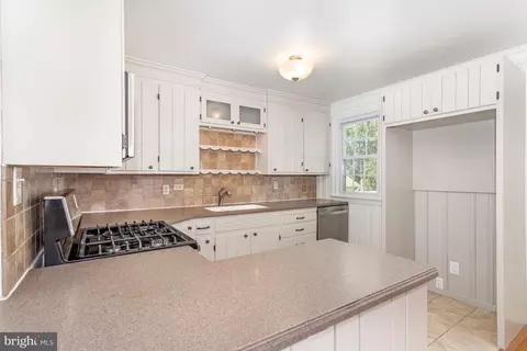 Kitchen - 421 Laurel Ave, Lititz, PA 17543 photo 3 of 3