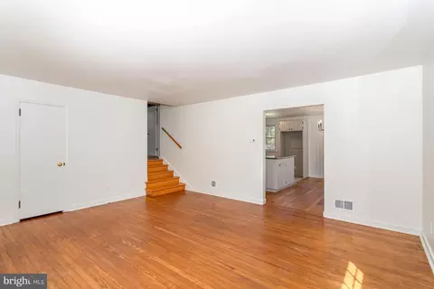Living - 421 Laurel Ave, Lititz, PA 17543 photo 2 of 4