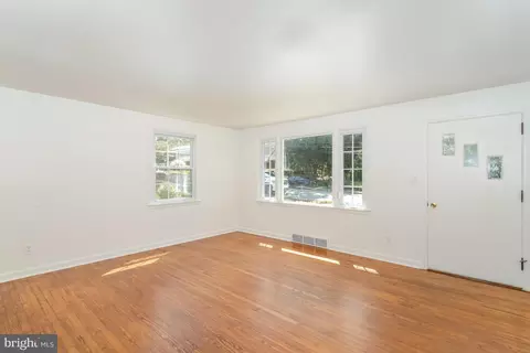 Living - 421 Laurel Ave, Lititz, PA 17543 photo 4 of 4