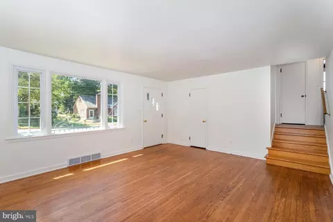 Living - 421 Laurel Ave, Lititz, PA 17543 photo 1 of 4