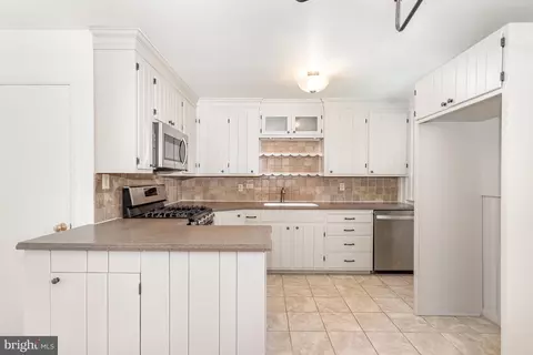 Kitchen - 421 Laurel Ave, Lititz, PA 17543 photo 1 of 3