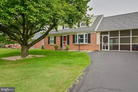 2137 Shaaron Dr, Lancaster, PA 17601