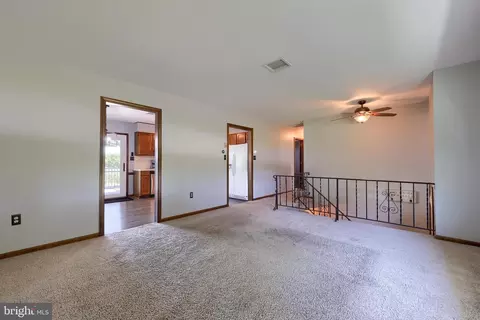 Living - 127 W Lexington Rd, Lititz, PA 17543 photo 5 of 7