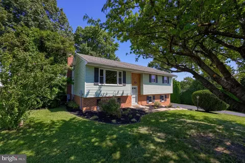 Exterior - 127 W Lexington Rd, Lititz, PA 17543 photo 2 of 8