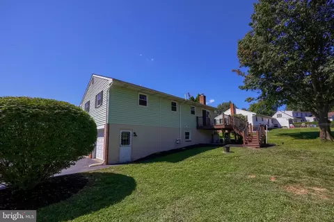 Exterior - 127 W Lexington Rd, Lititz, PA 17543 photo 5 of 8