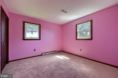 Bedroom - 127 W Lexington Rd, Lititz, PA 17543 photo 5 of 5