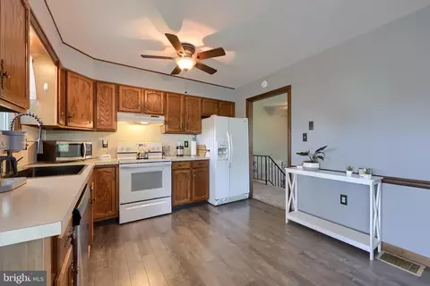 Entry Way - 127 W Lexington Rd, Lititz, PA 17543 photo 2 of 4
