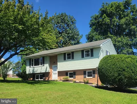 127 W Lexington Rd, Lititz, PA 17543