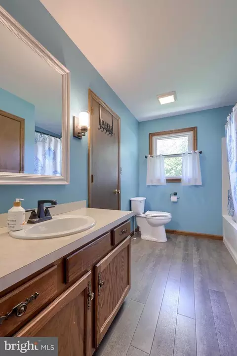 Bath - 127 W Lexington Rd, Lititz, PA 17543 photo 1 of 1