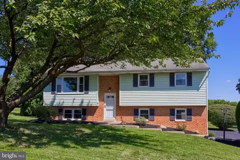 Exterior - 127 W Lexington Rd, Lititz, PA 17543 photo 7 of 8