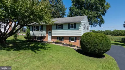 Exterior - 127 W Lexington Rd, Lititz, PA 17543 photo 6 of 8