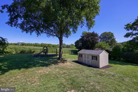 Exterior - 127 W Lexington Rd, Lititz, PA 17543 photo 8 of 8
