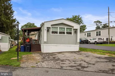 16 Earl Ln, Lititz, PA 17543 photo 3