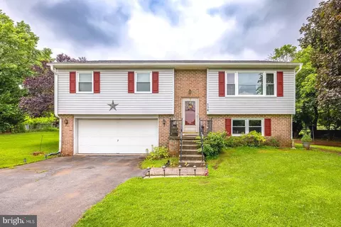 114 E Maple Grove Rd, Bowmansville, PA 17507