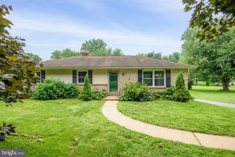 19 Springside Dr, Quarryville, PA 17566