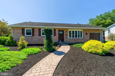 Exterior - 510 Bluebird Rd, Lititz, PA 17543 photo 2 of 7