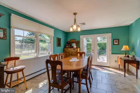Dining - 510 Bluebird Rd, Lititz, PA 17543 photo 1 of 2