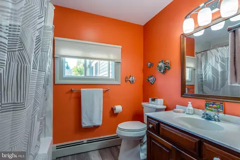 Bath - 510 Bluebird Rd, Lititz, PA 17543 photo 1 of 3