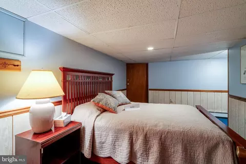 Bedroom - 510 Bluebird Rd, Lititz, PA 17543 photo 4 of 5