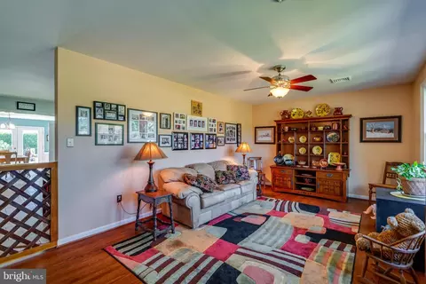 Living - 510 Bluebird Rd, Lititz, PA 17543 photo 1 of 2