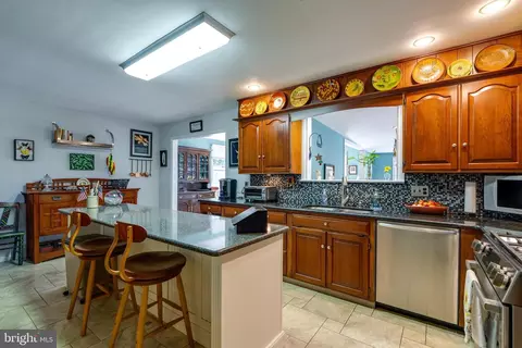 Kitchen - 510 Bluebird Rd, Lititz, PA 17543 photo 4 of 4