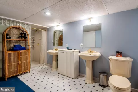 Bath - 510 Bluebird Rd, Lititz, PA 17543 photo 2 of 3