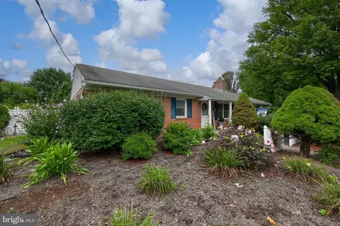 Exterior - 24 Pfautz Ave, Lititz, PA 17543 photo 1 of 10