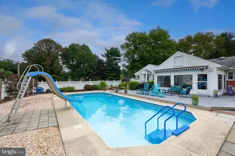 Exterior - 24 Pfautz Ave, Lititz, PA 17543 photo 8 of 10