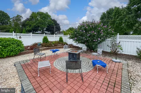 Exterior - 24 Pfautz Ave, Lititz, PA 17543 photo 6 of 10