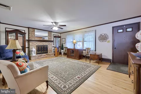 Living - 24 Pfautz Ave, Lititz, PA 17543 photo 1 of 2