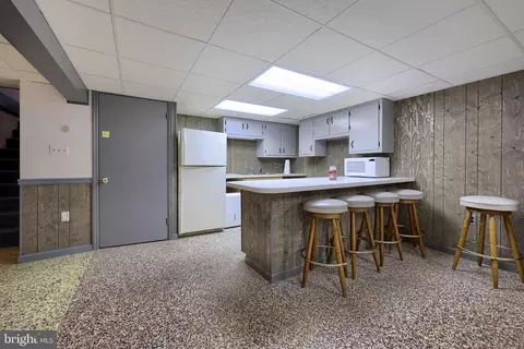 Kitchen - 24 Pfautz Ave, Lititz, PA 17543 photo 4 of 4