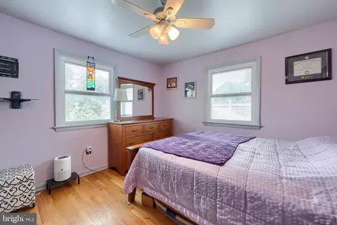 Bedroom - 24 Pfautz Ave, Lititz, PA 17543 photo 2 of 5