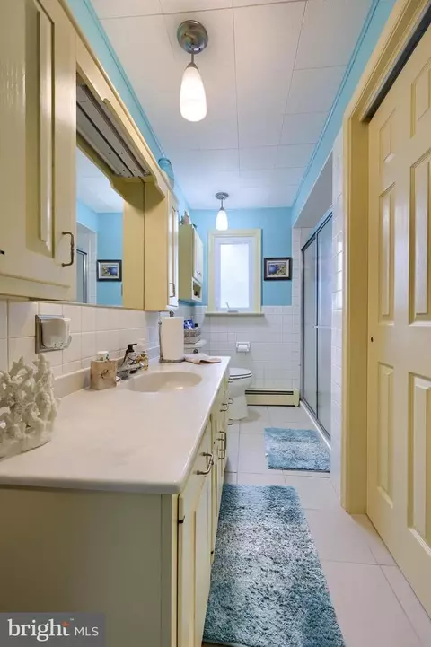 Bath - 24 Pfautz Ave, Lititz, PA 17543 photo 2 of 2