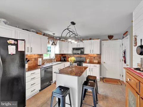 Kitchen - 13 Fox Run Ter, Lititz, PA 17543 photo 1 of 4