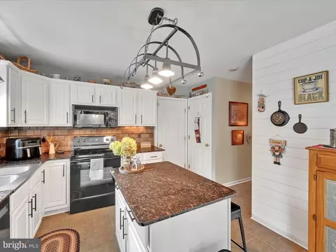 Kitchen - 13 Fox Run Ter, Lititz, PA 17543 photo 3 of 4