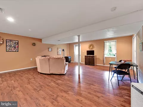 Living - 13 Fox Run Ter, Lititz, PA 17543 photo 2 of 4