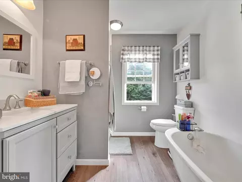 Bath - 13 Fox Run Ter, Lititz, PA 17543 photo 1 of 2